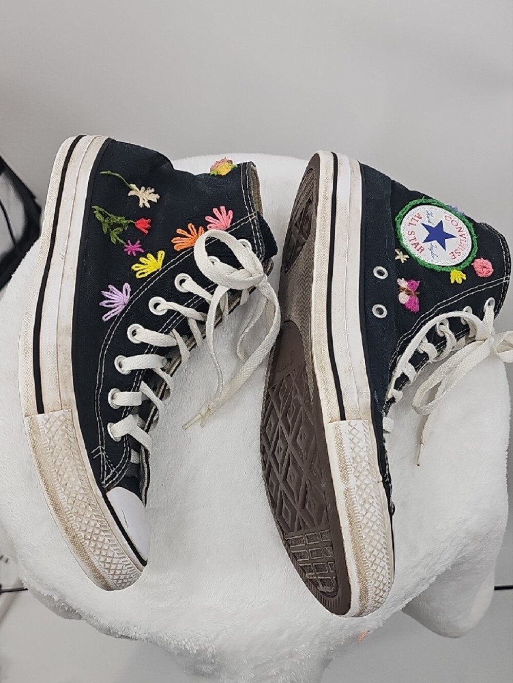 Converse Women' Black High-Top Sneakers with Multicolor Flower Embroidery Size 9 - Picture 2 of 7